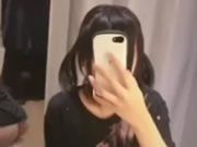 害羞的白虎次元少女拿手機對著鏡子自拍身材